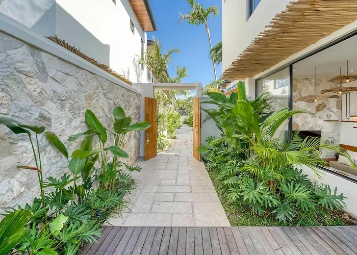 Anjuna Surf & Sunset 3br In Villa Uluwatu (Bali)